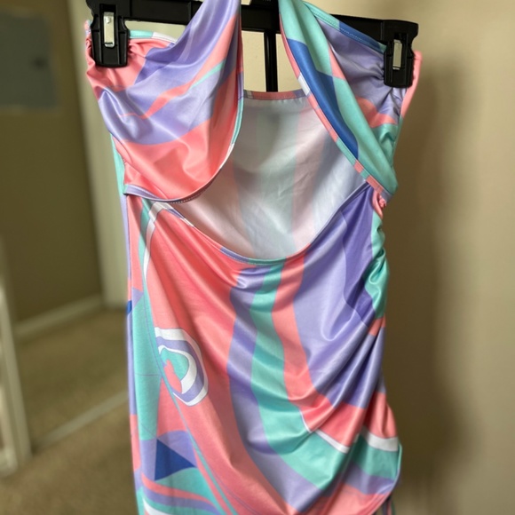 Clothes - Picture 3 of 4